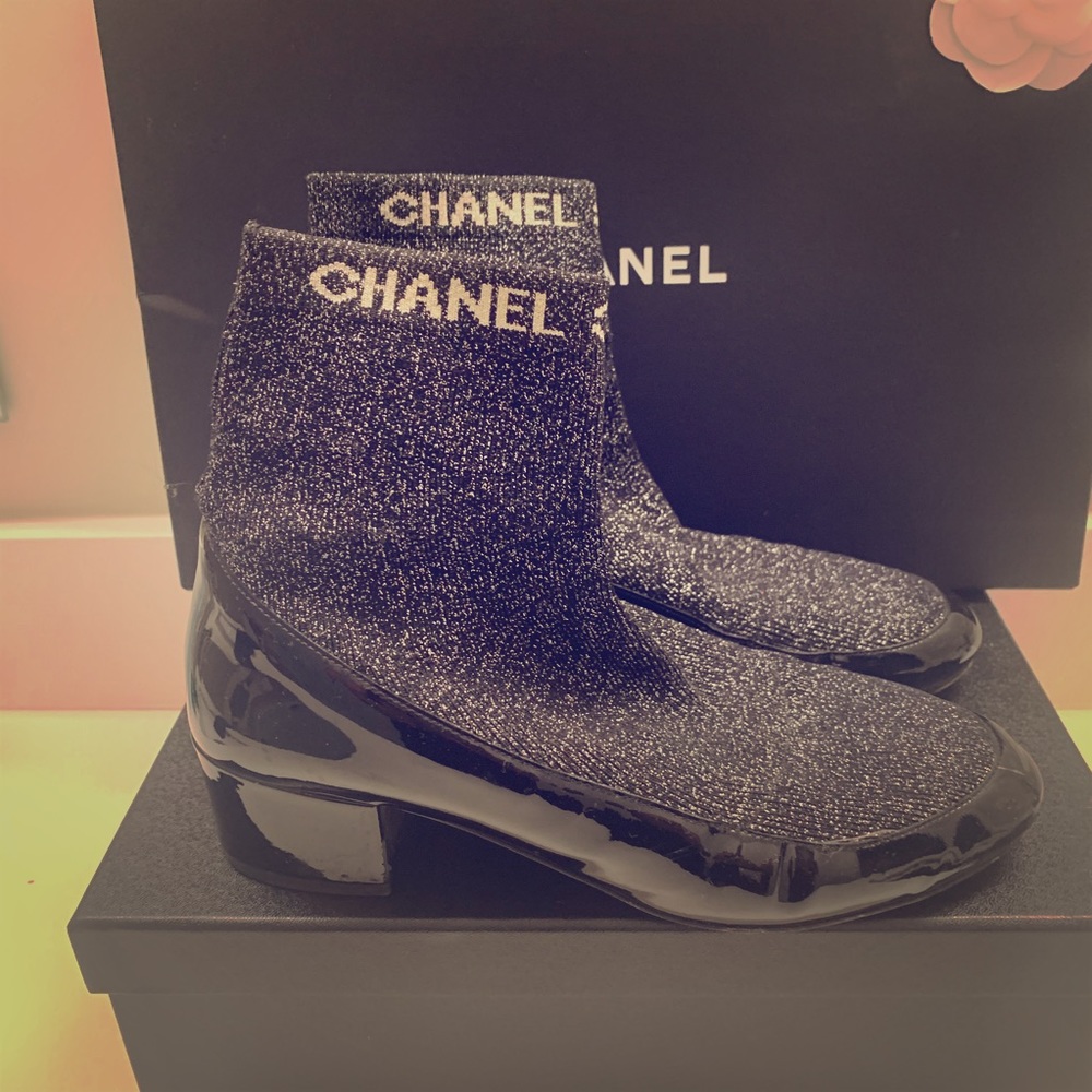 ❤️🖤Authentic Chanel Boots - Picture 1 of 5